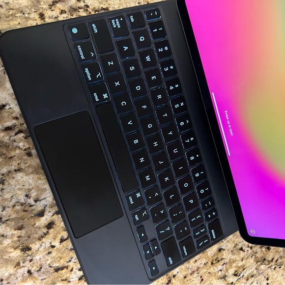 2021 iPad Pro - 11” - Picture 5 of 16